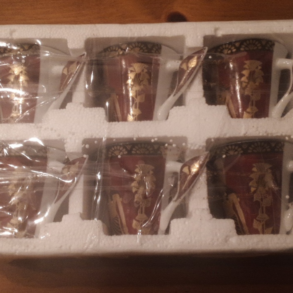 Red And Gold Tea Set - Picture 2 of 4